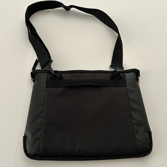 Case Logic Intrata Black small Laptop iPad tablet shoulder bag travel case - Picture 2 of 9